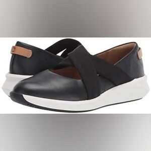 Clarks Womens Un Rio Cross Sneaker size 6